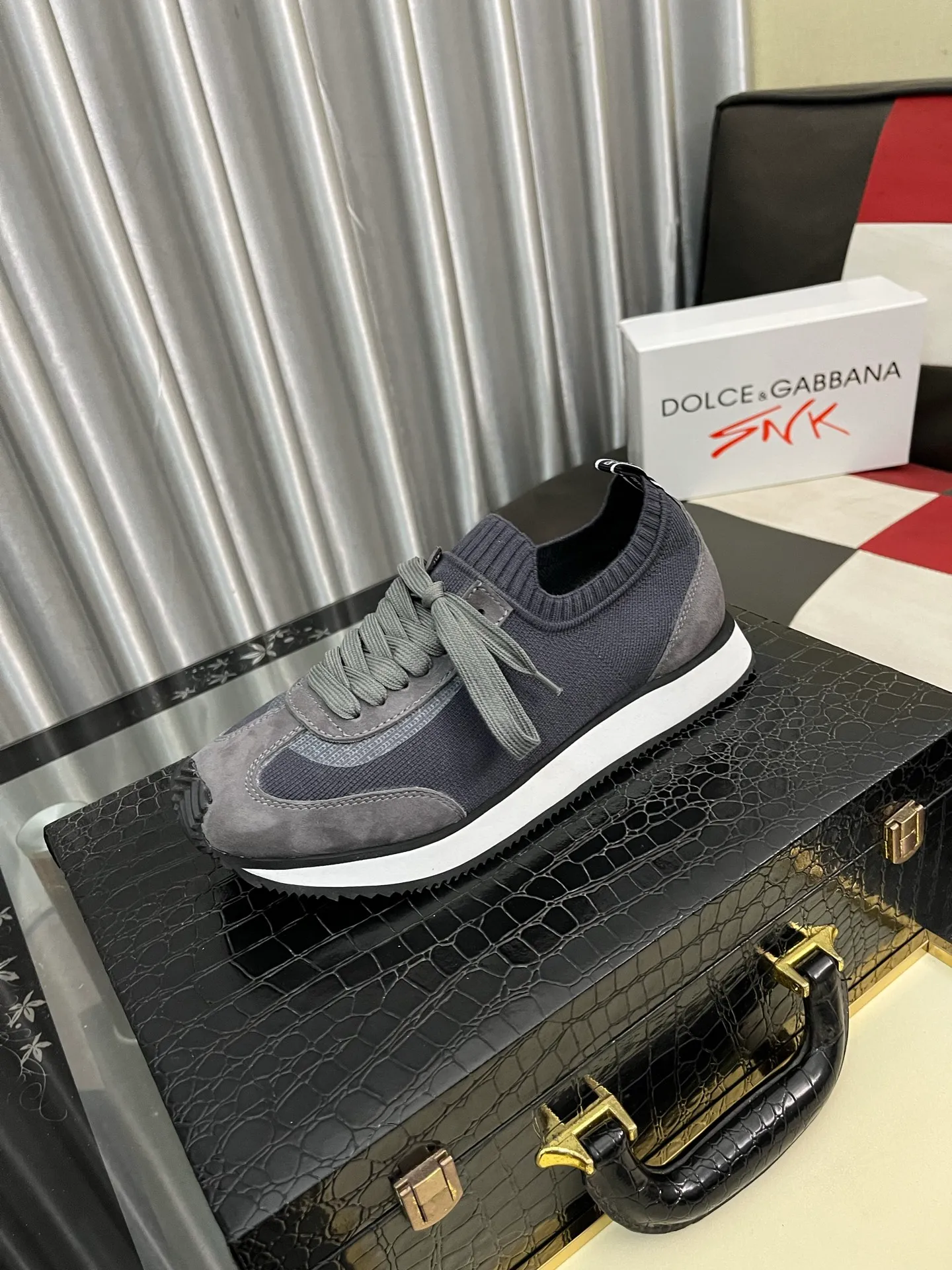 Men's Men's Shoes💰420⌚️⌚️••Dolce&Gabbana••DG✔️High-end men's sports and casual shoes. Original goods from top counters. Original imported cowhide, multi-material splicing design ➕Imported cowhide lining, cowhide feet ➕Original TPR elastic outsole. Size: 36-46🔟Colors available